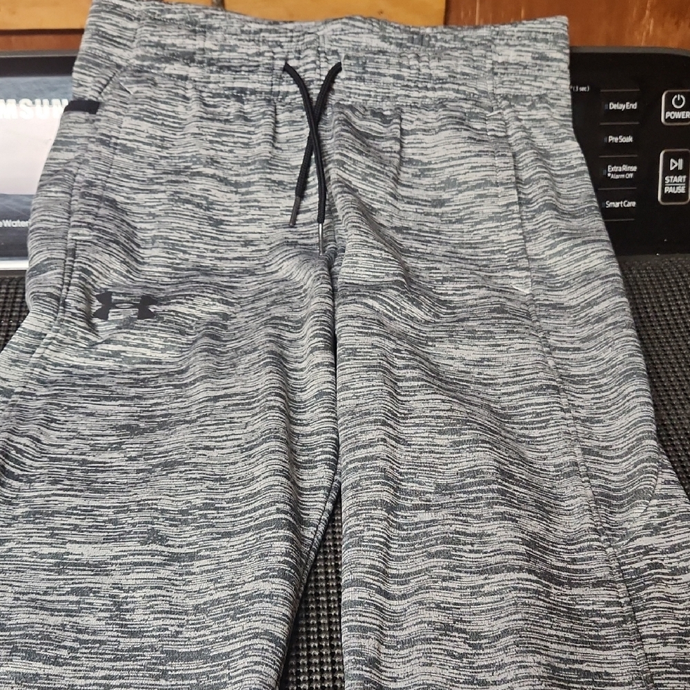 Under Armour Heathered Gray Drawstring Joggers